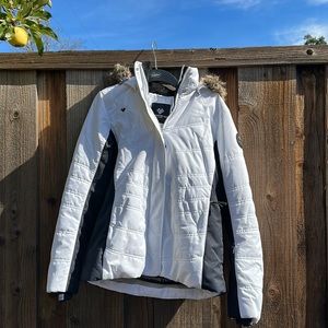Obermeyer Tuscany II Jacket in white, size 6.